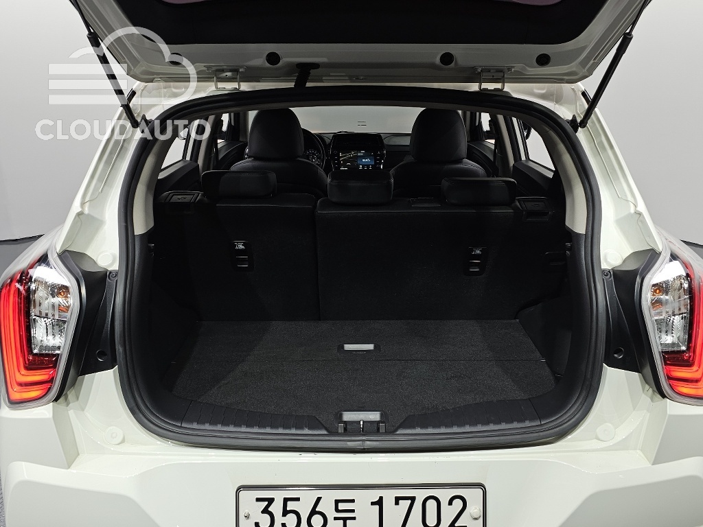 2021 SsangYong Tivoli Gasoline 1.5 2WD - Image 20