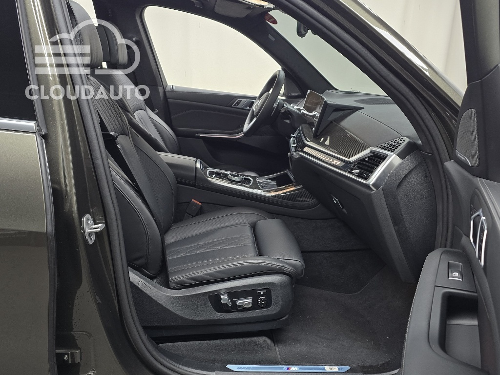 2026 BMW X7 xDrive 40i M Sports - Image 11
