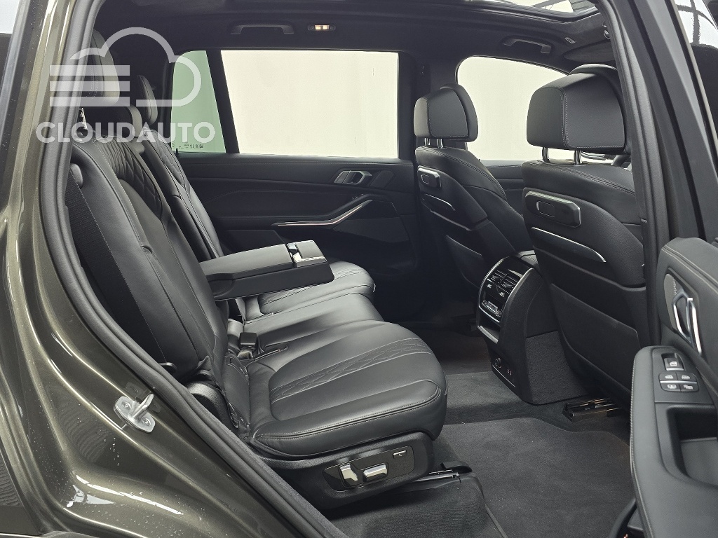 2026 BMW X7 xDrive 40i M Sports - Image 12
