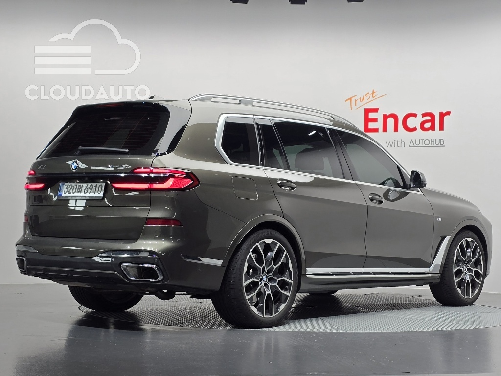 2026 BMW X7 xDrive 40i M Sports - Image 2