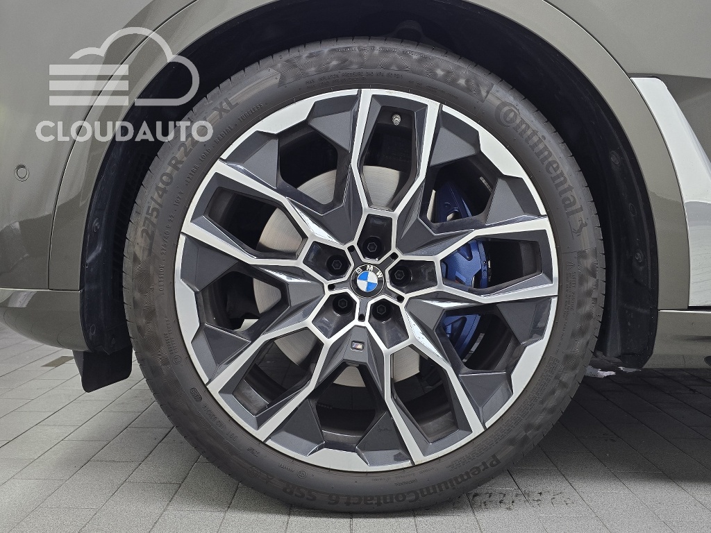 2026 BMW X7 xDrive 40i M Sports - Image 5