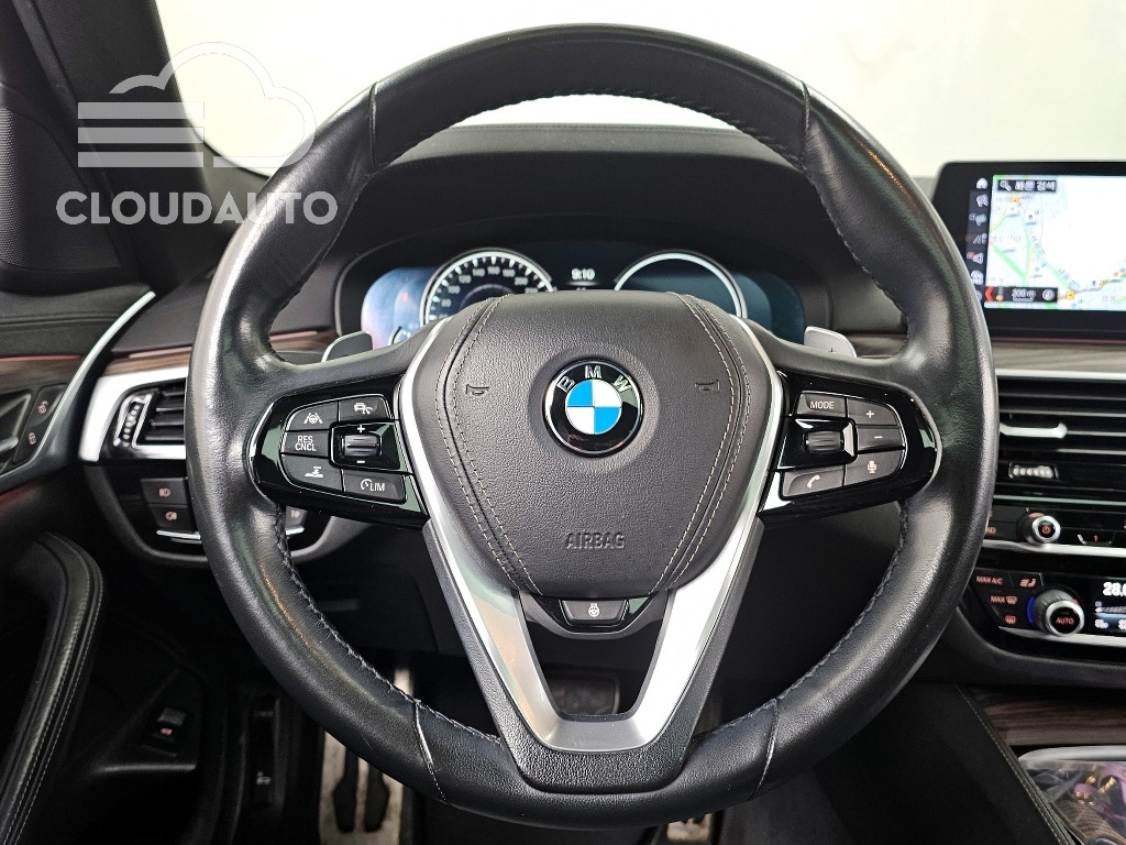 2017 BMW 5 Series 530i xDrive M Sports Plus - Image 13