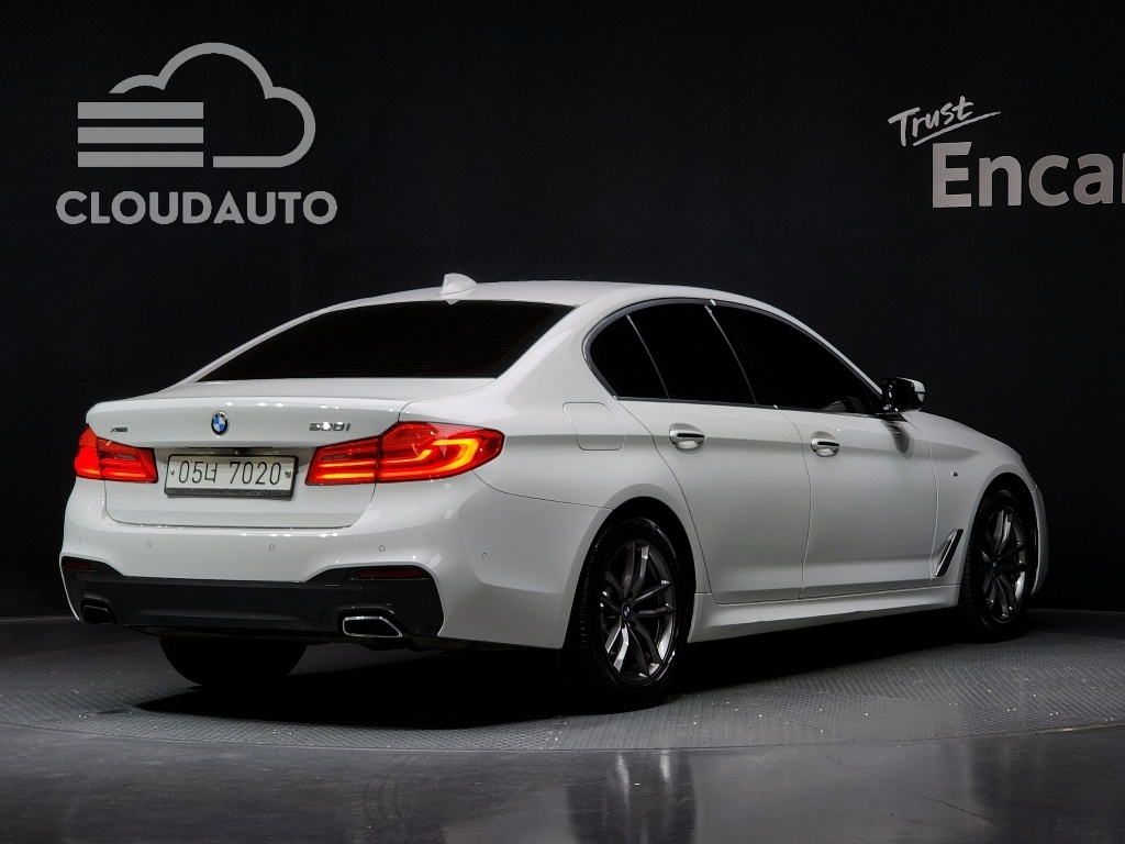2017 BMW 5 Series 530i xDrive M Sports Plus - Image 2