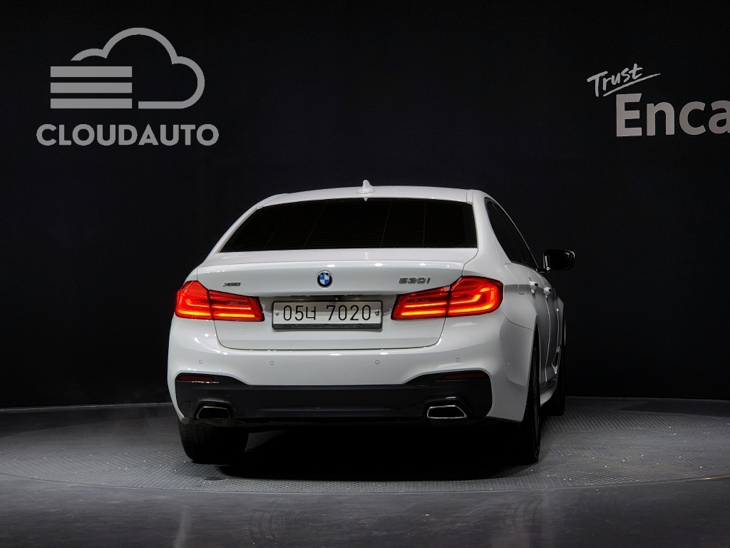 2017 BMW 5 Series 530i xDrive M Sports Plus - Image 4