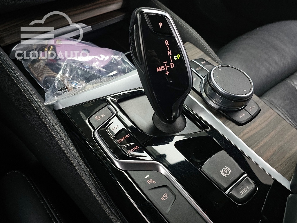 2017 BMW 5 Series 530i xDrive M Sports Plus - Image 9