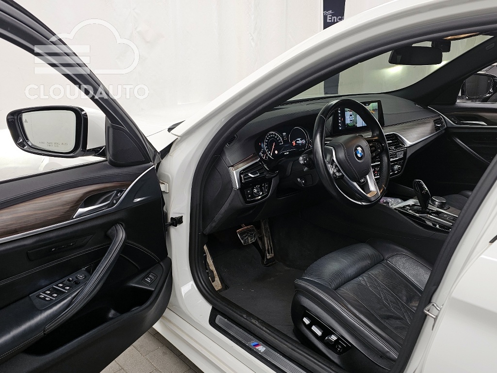 2017 BMW 5 Series 530i xDrive M Sports Plus - Image 10