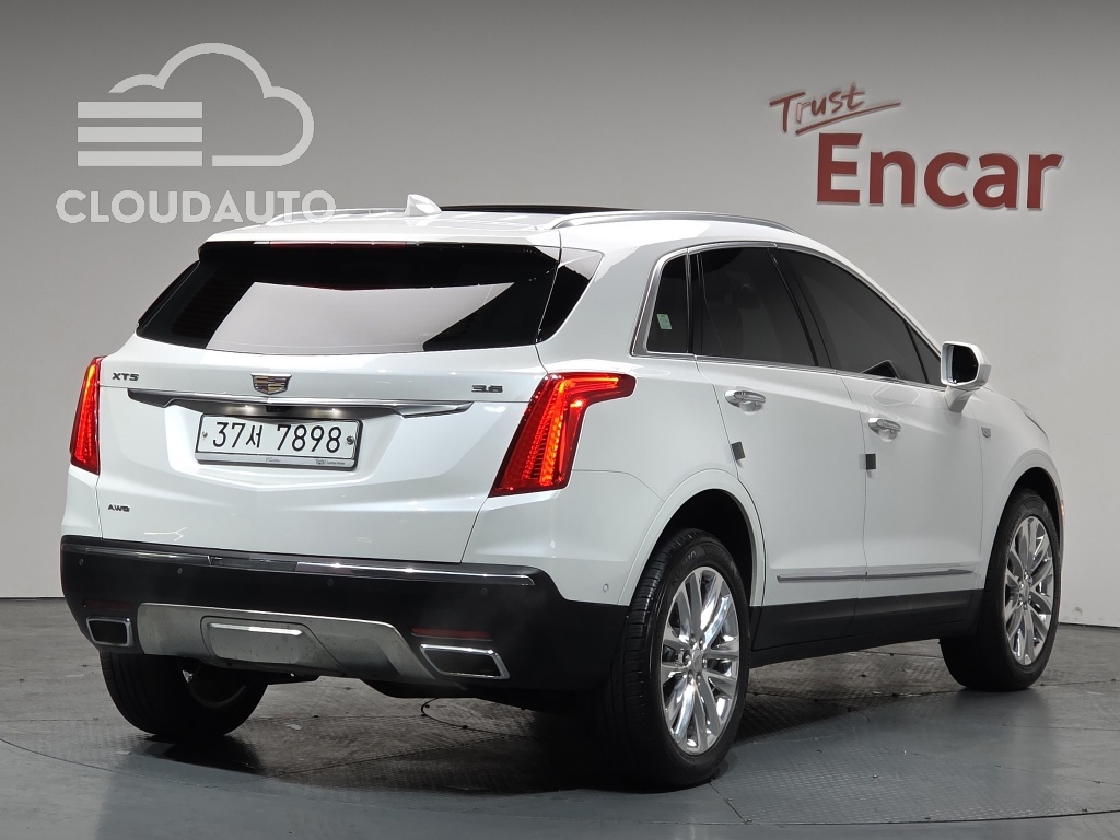 2019 Cadillac XT5 3.6 AWD - Image 2