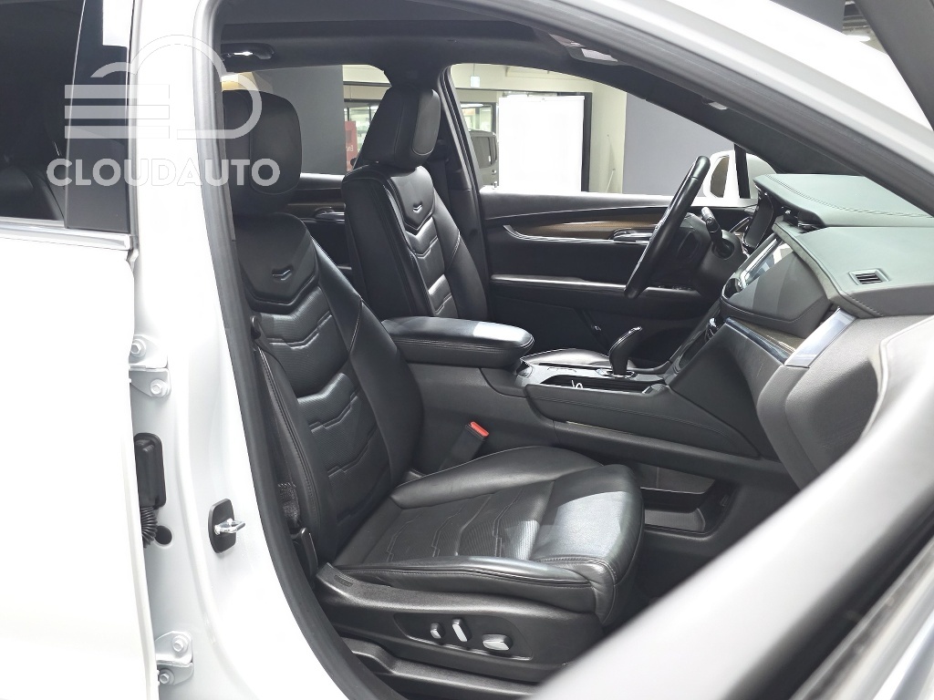 2019 Cadillac XT5 3.6 AWD - Image 10