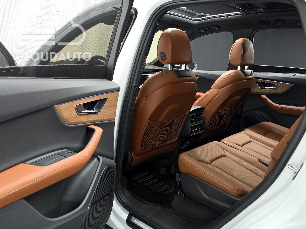 2025 Audi Q7 55 TFSI - Image 12