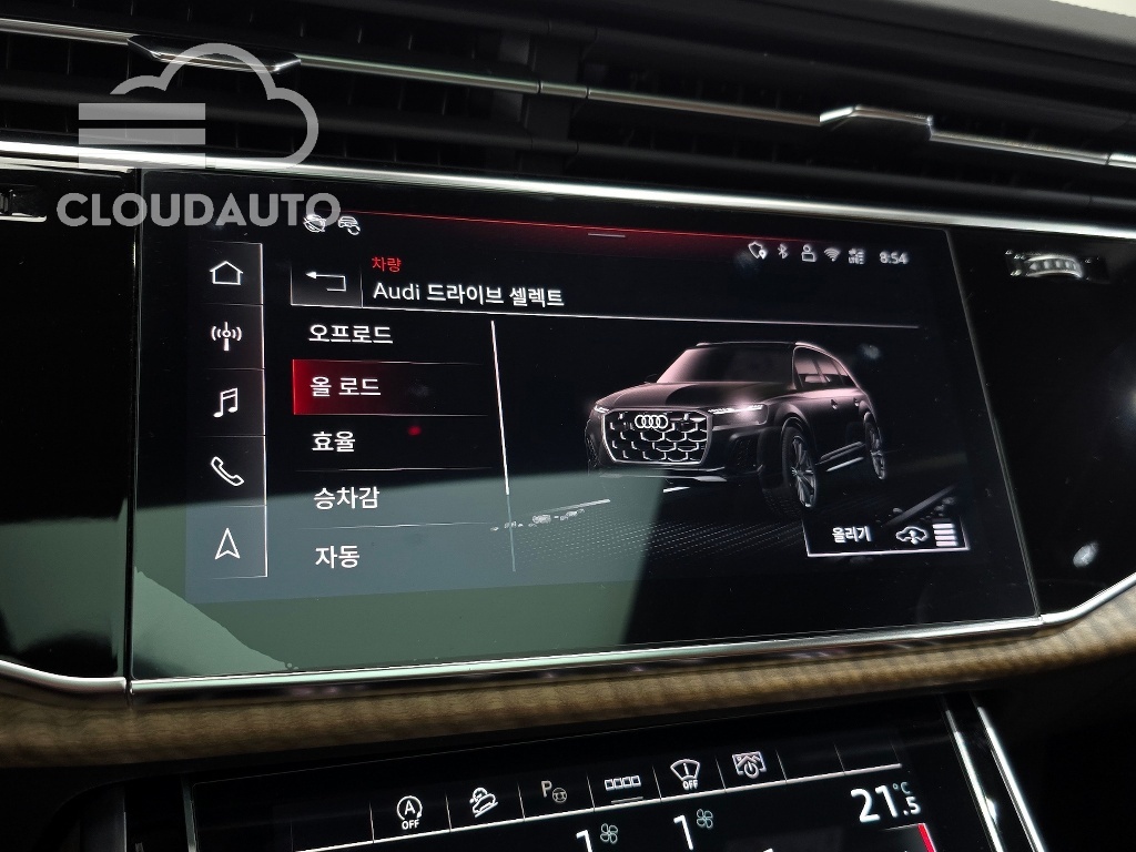 2025 Audi Q7 55 TFSI - Image 18
