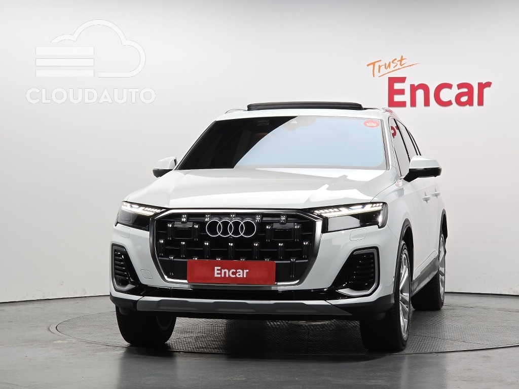 2025 Audi Q7 55 TFSI - Image 3