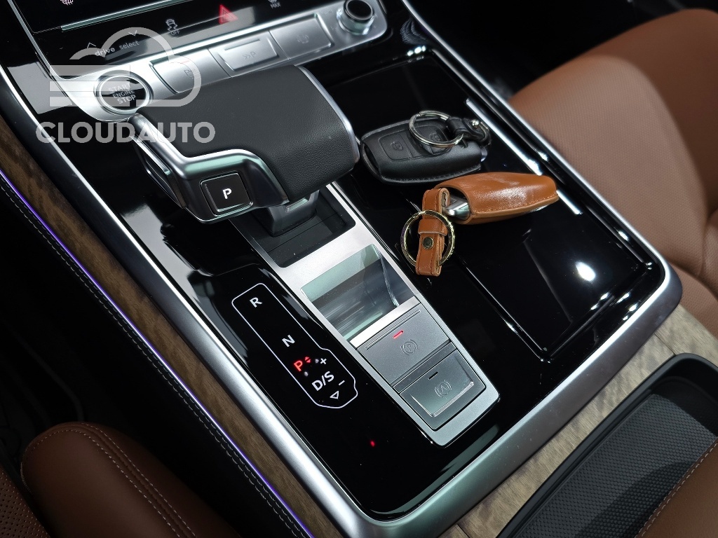 2025 Audi Q7 55 TFSI - Image 9