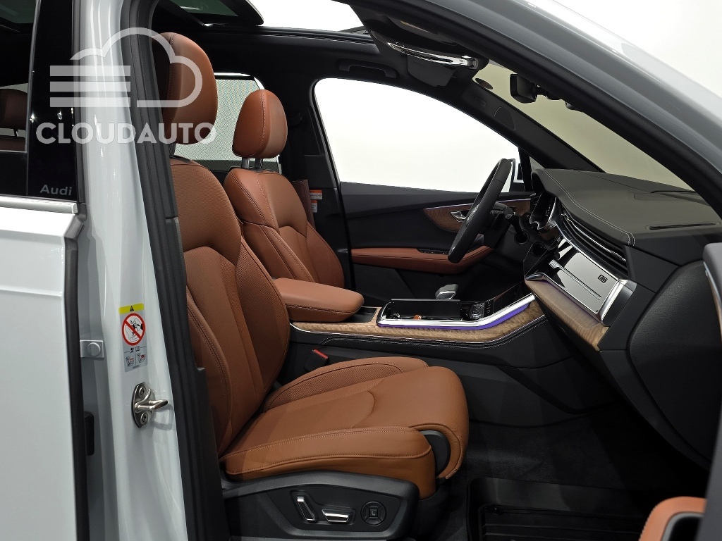 2025 Audi Q7 55 TFSI - Image 10
