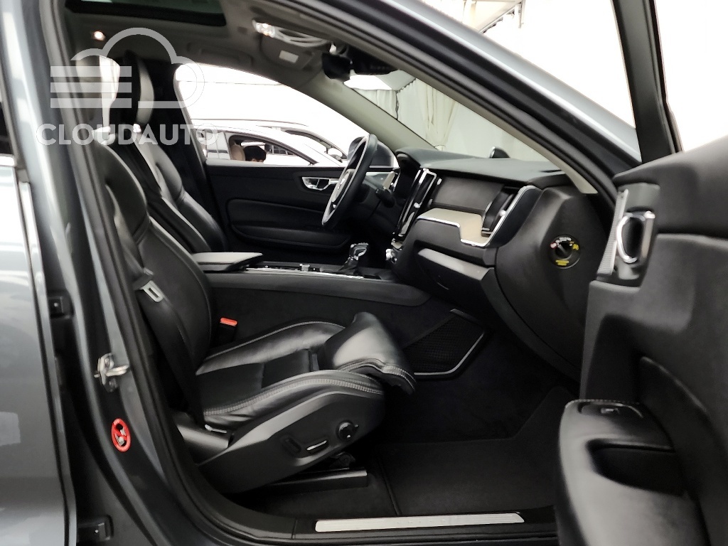 2018 Volvo XC60 T6 - Image 11