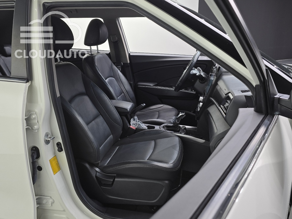 2022 SsangYong Tivoli Gasoline 1.5 2WD - Image 12