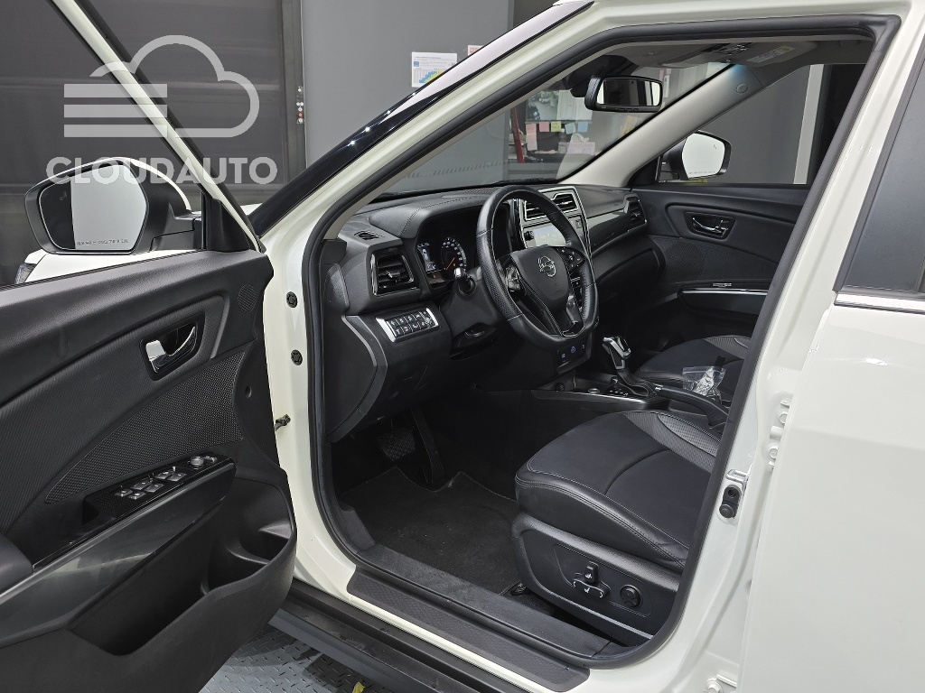 2022 SsangYong Tivoli Gasoline 1.5 2WD - Image 10