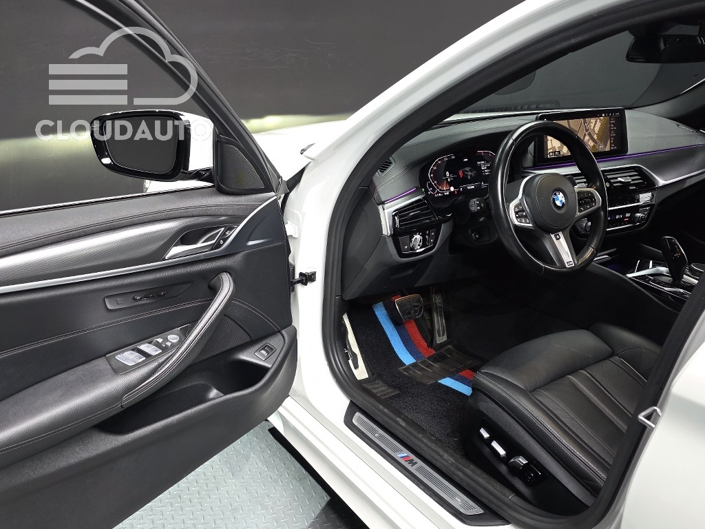 2021 BMW 5 Series 520i M Sports - Image 11