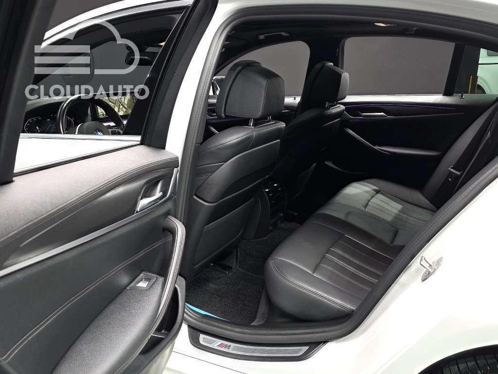 2021 BMW 5 Series 520i M Sports - Image 12