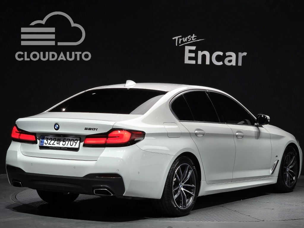 2021 BMW 5 Series 520i M Sports - Image 2
