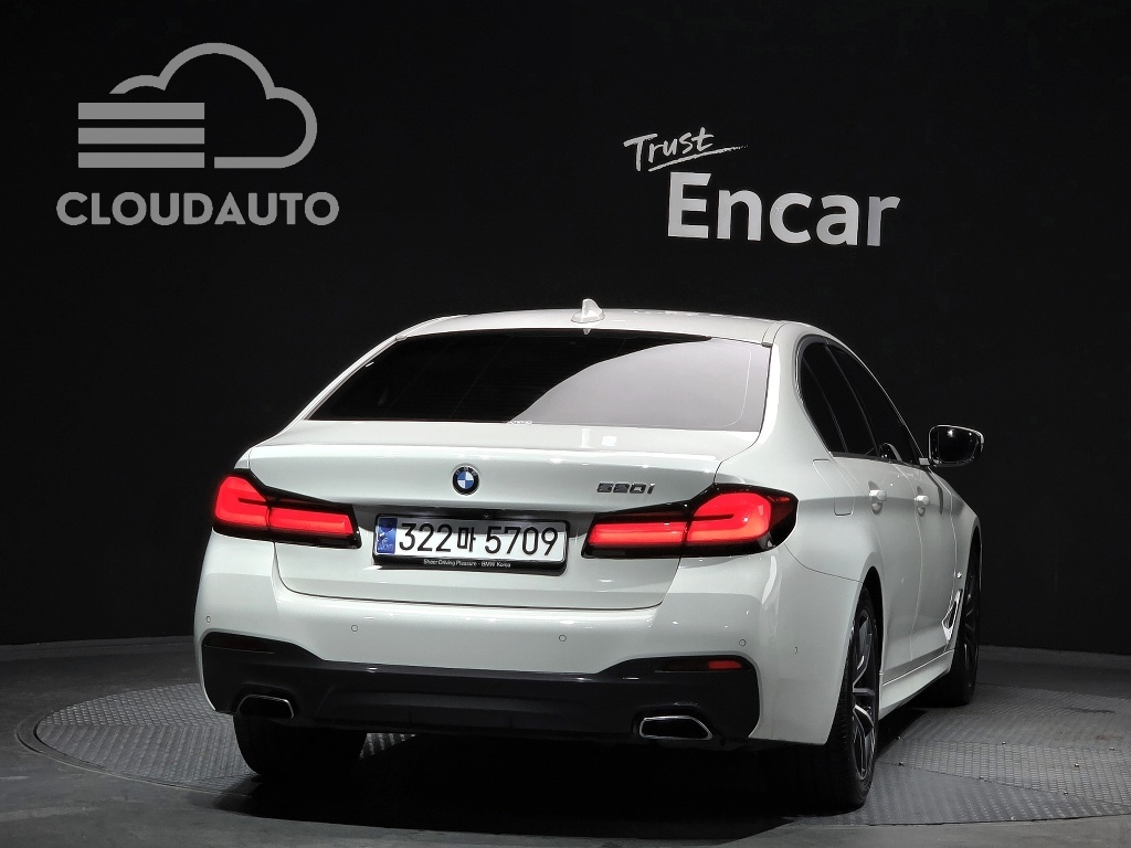 2021 BMW 5 Series 520i M Sports - Image 4