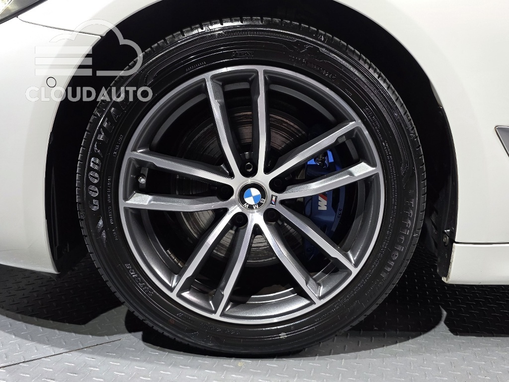 2021 BMW 5 Series 520i M Sports - Image 5