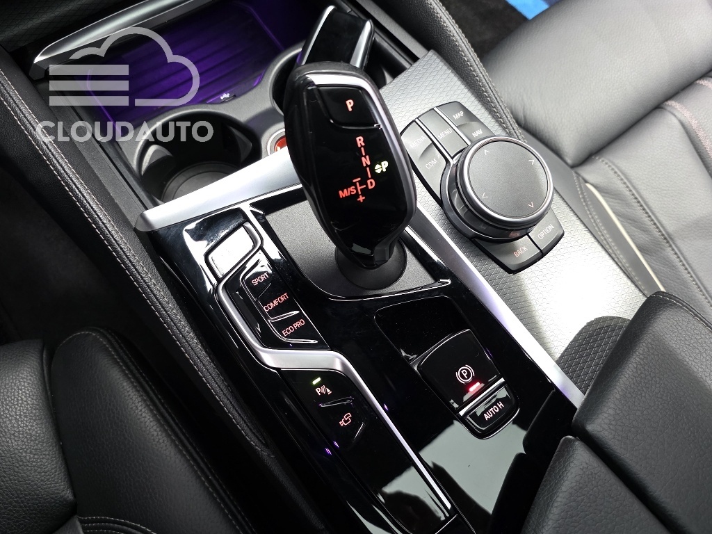2021 BMW 5 Series 520i M Sports - Image 9