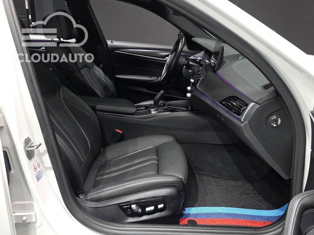 2021 BMW 5 Series 520i M Sports - Image 10