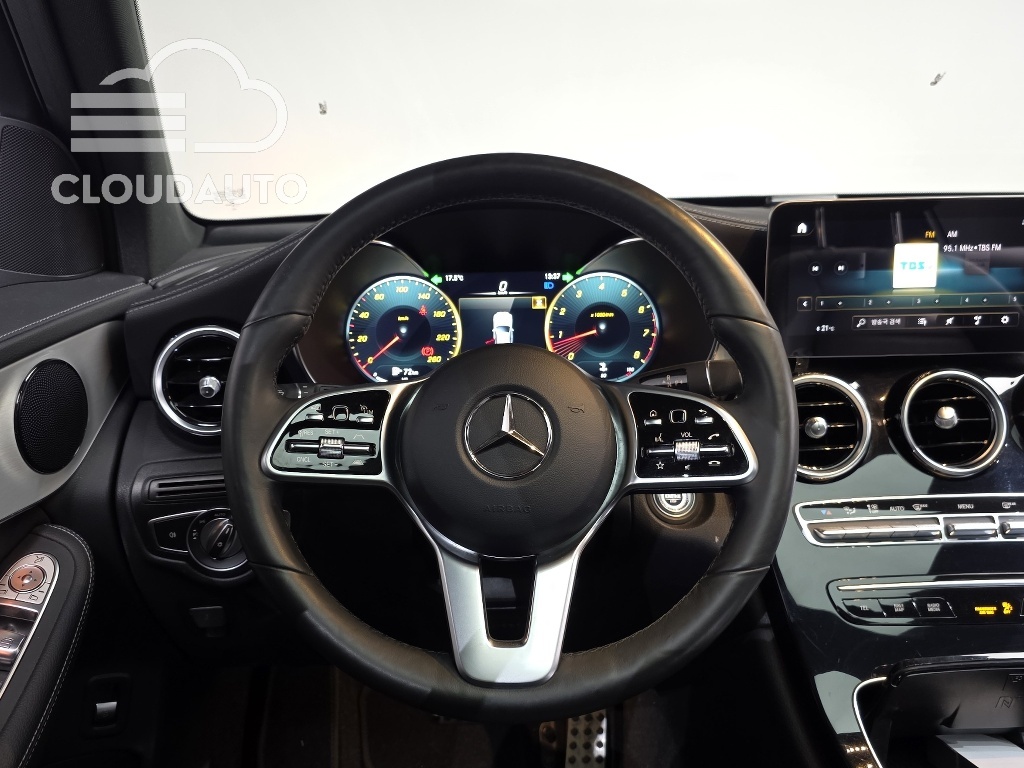2021 Mercedes-Benz GLC GLC300 4MATIC Premium - Image 13