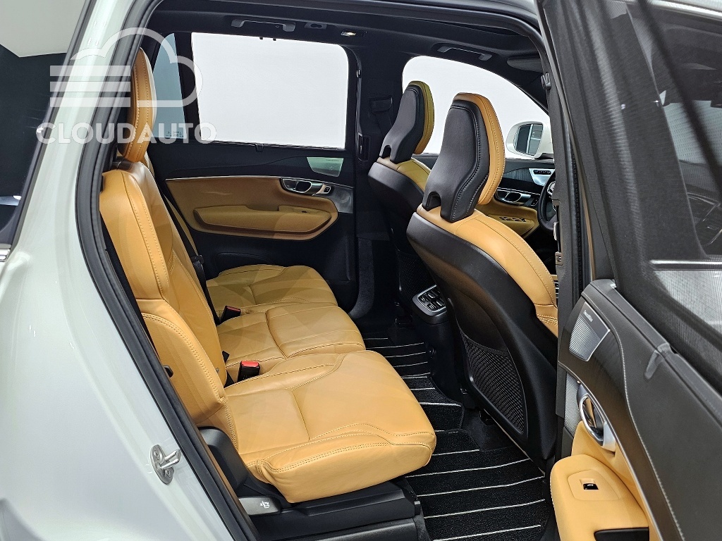 2023 Volvo XC90 B6 - Image 12
