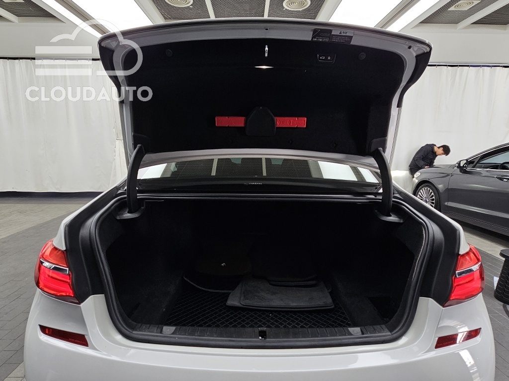 2018 BMW 7 Series 740d xDrive M Sports - Image 20