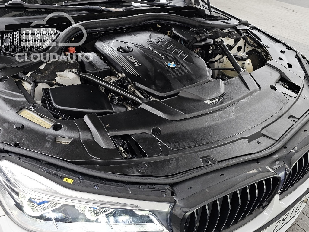 2018 BMW 7 Series 740d xDrive M Sports - Image 6