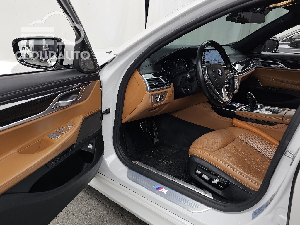 2018 BMW 7 Series 740d xDrive M Sports - Image 10