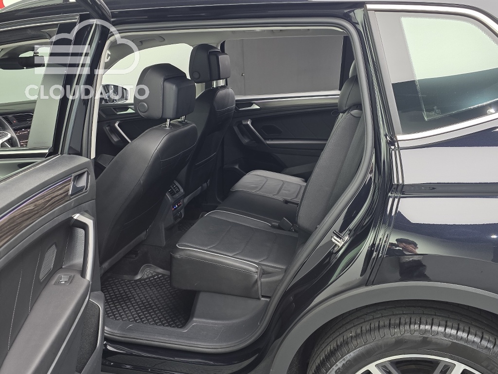 2023 Volkswagen Tiguan 2.0 TSI Prestige - Image 11