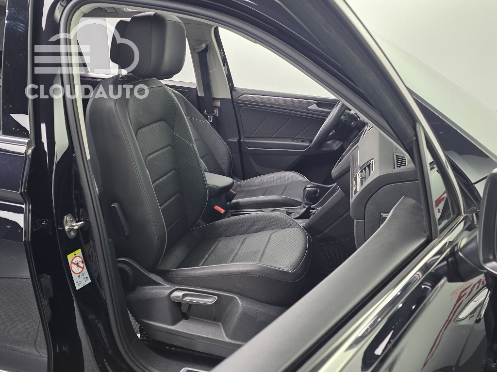 2023 Volkswagen Tiguan 2.0 TSI Prestige - Image 12