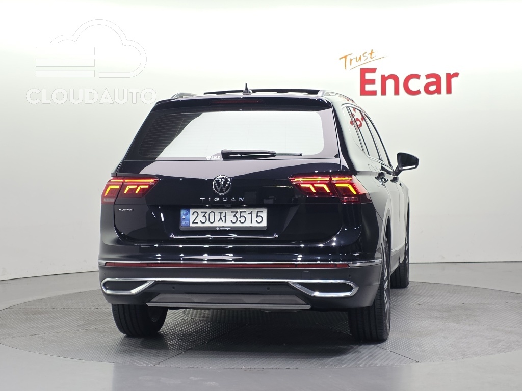 2023 Volkswagen Tiguan 2.0 TSI Prestige - Image 4