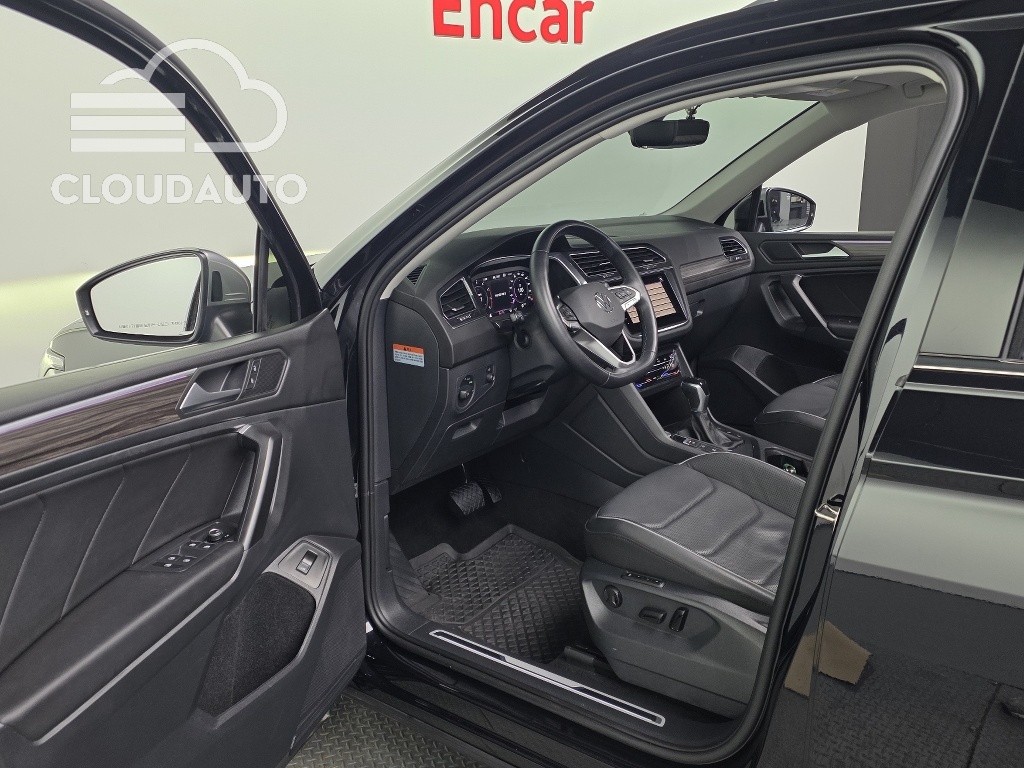 2023 Volkswagen Tiguan 2.0 TSI Prestige - Image 10