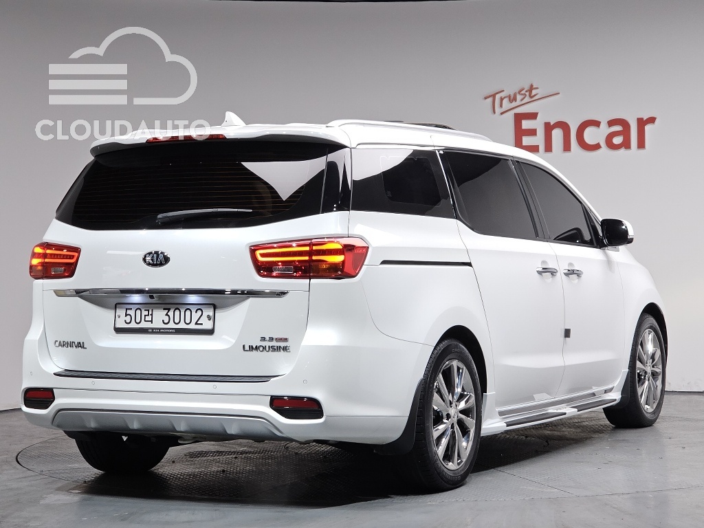 2019 Kia Carnival Gasoline 7 - Image 2