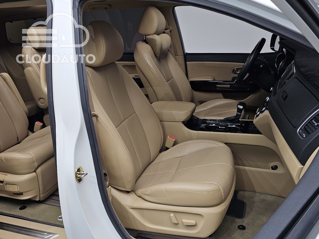 2019 Kia Carnival Gasoline 7 - Image 10