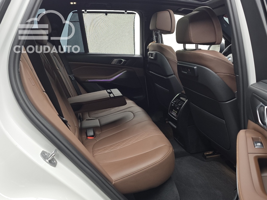 2022 BMW X5 xDrive 40i M Sports - Image 11