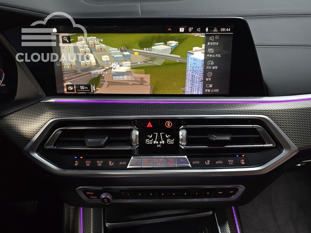2022 BMW X5 xDrive 40i M Sports - Image 13