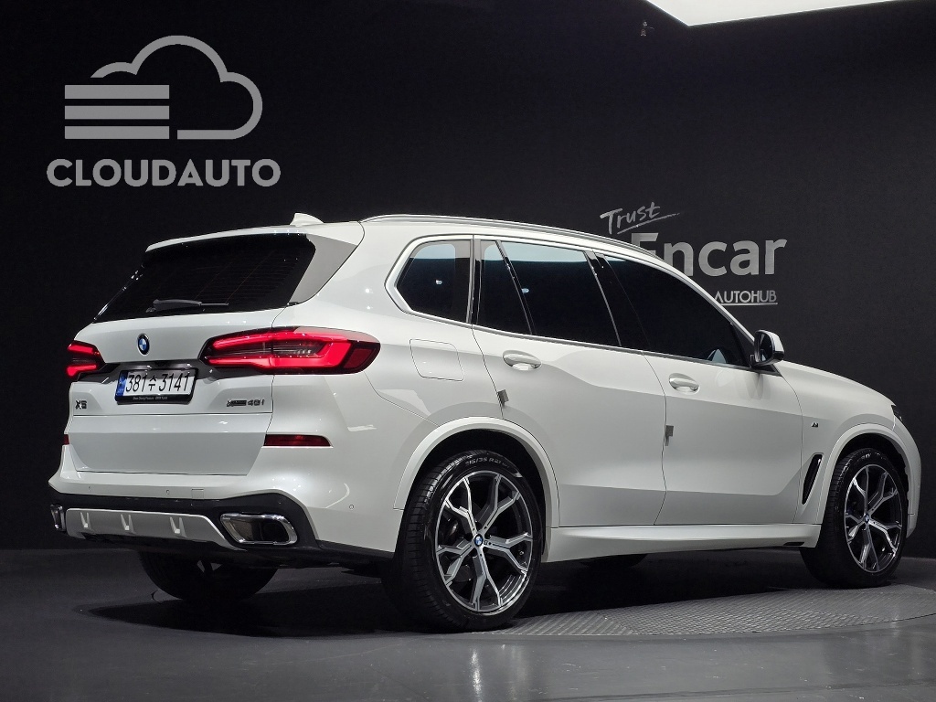 2022 BMW X5 xDrive 40i M Sports - Image 2