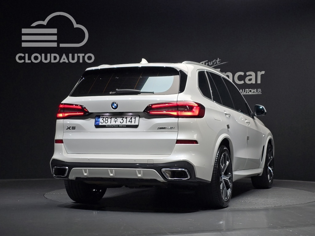 2022 BMW X5 xDrive 40i M Sports - Image 4