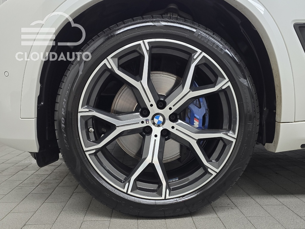 2022 BMW X5 xDrive 40i M Sports - Image 5