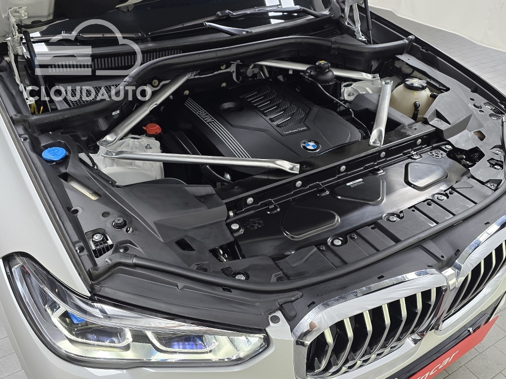 2022 BMW X5 xDrive 40i M Sports - Image 6