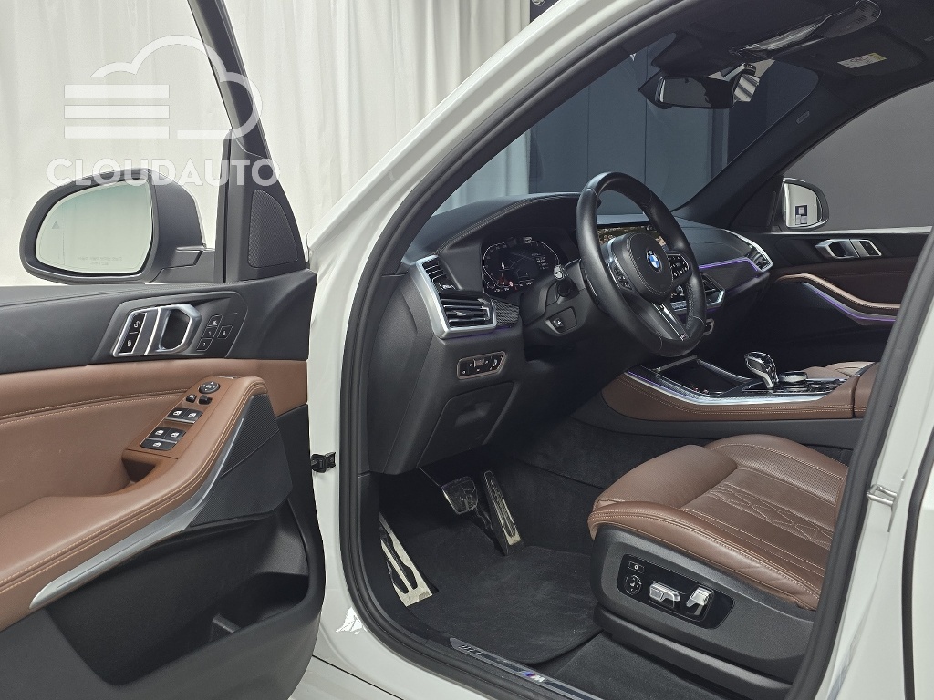 2022 BMW X5 xDrive 40i M Sports - Image 10