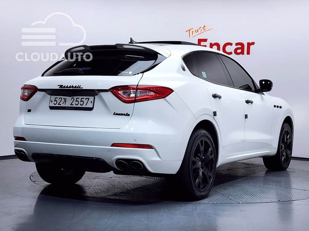 2018 Maserati Levante 3.0 AWD Sports - Image 2