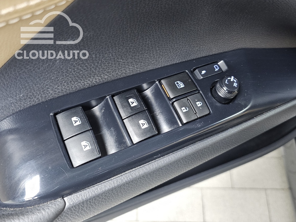 2020 Toyota Camry 2.5 LE Hybrid - Image 14