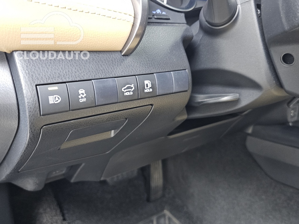 2020 Toyota Camry 2.5 LE Hybrid - Image 16
