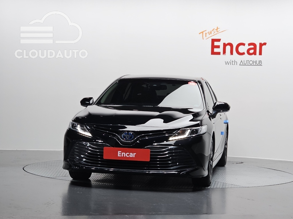 2020 Toyota Camry 2.5 LE Hybrid - Image 3