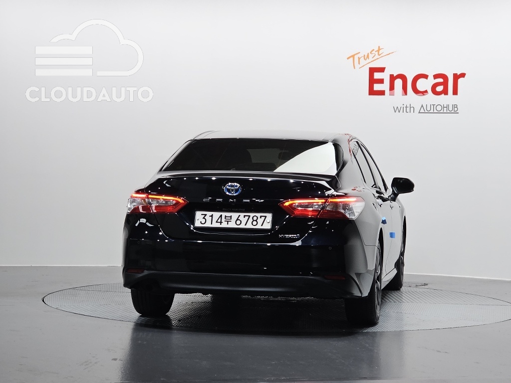 2020 Toyota Camry 2.5 LE Hybrid - Image 4